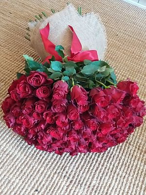 Букет из 100 красных роз